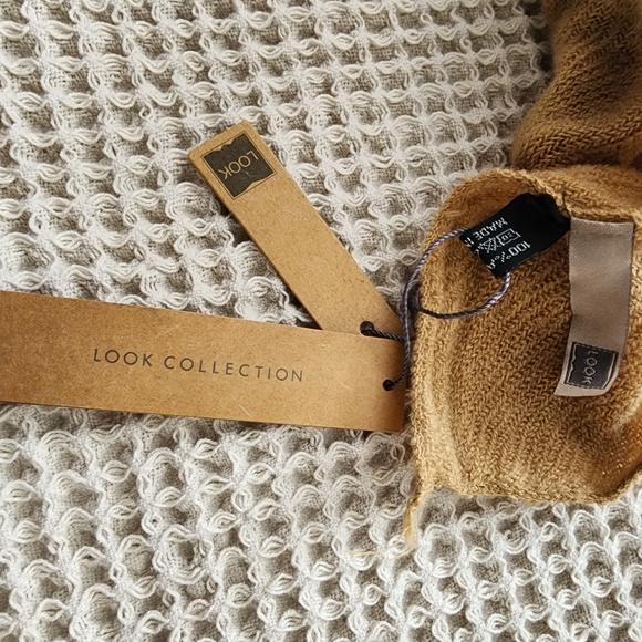 Scarf / Wrap - Picture 2 of 2